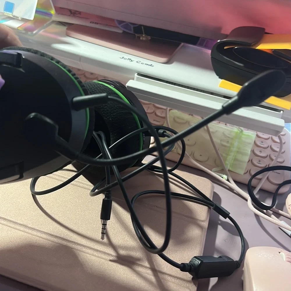 Like new HyperX Wired Stereo Gaming Headset for Xbox XIS & Xbox OneBlack/Green